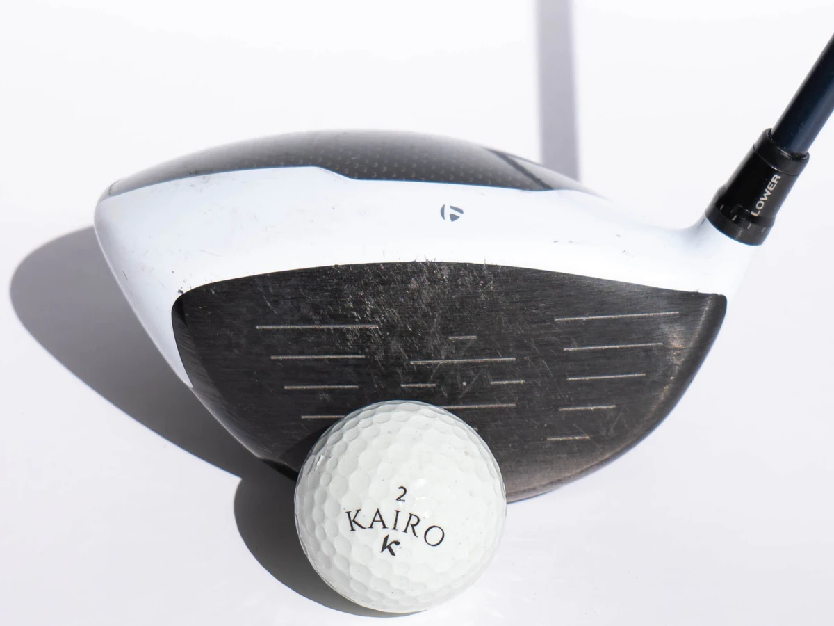 Kairo EcoPower golf ball positioned in front of a driver